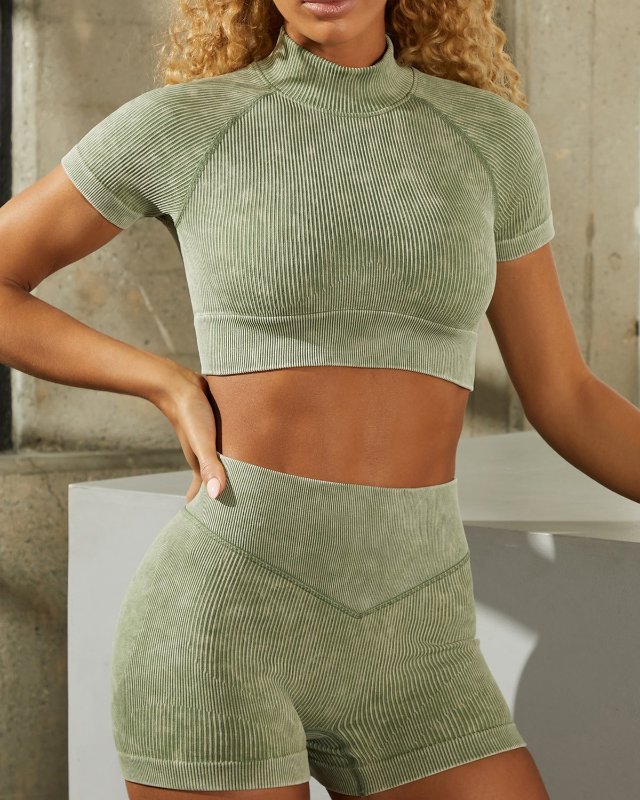 Seamless Mock Neck Short Sleeve Hip Lifting Yoga Set